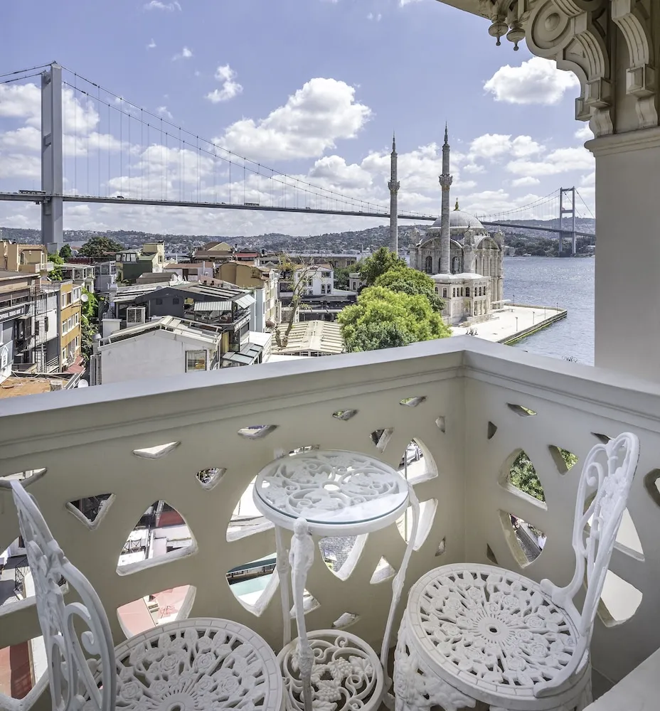 Deluxe Bosphorus Suite, Partial Sea View