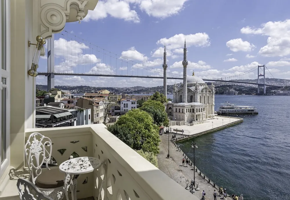 Executive Bosphorus Suite