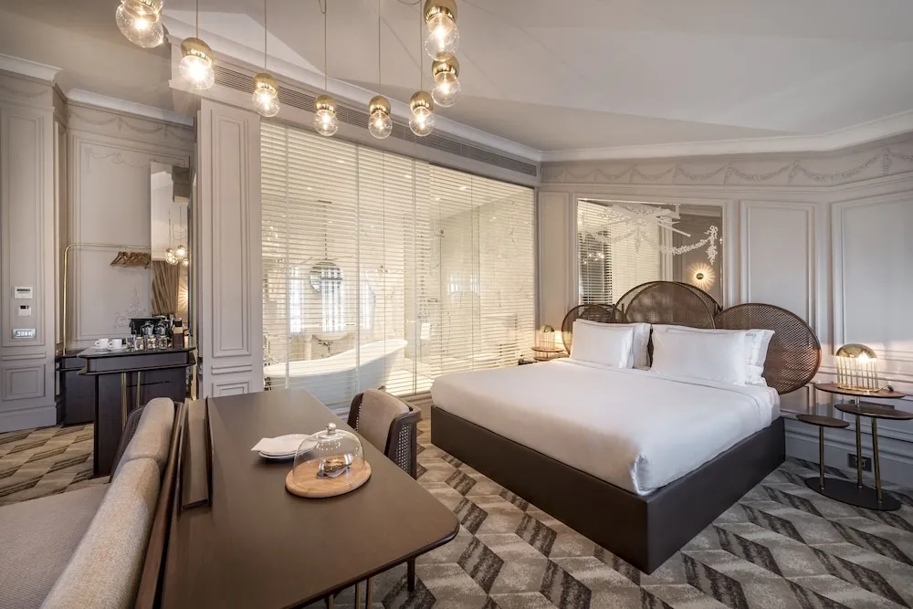 Romantic Penthouse Suite