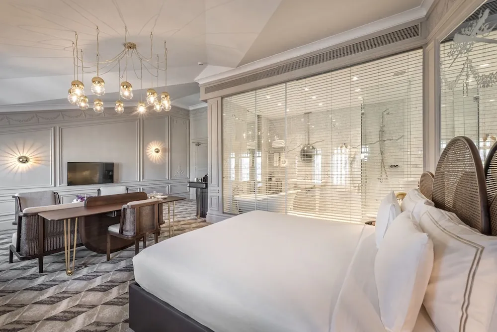 Romantic Penthouse Suite