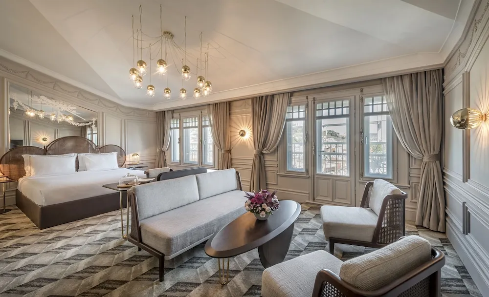 Romantic Penthouse Suite