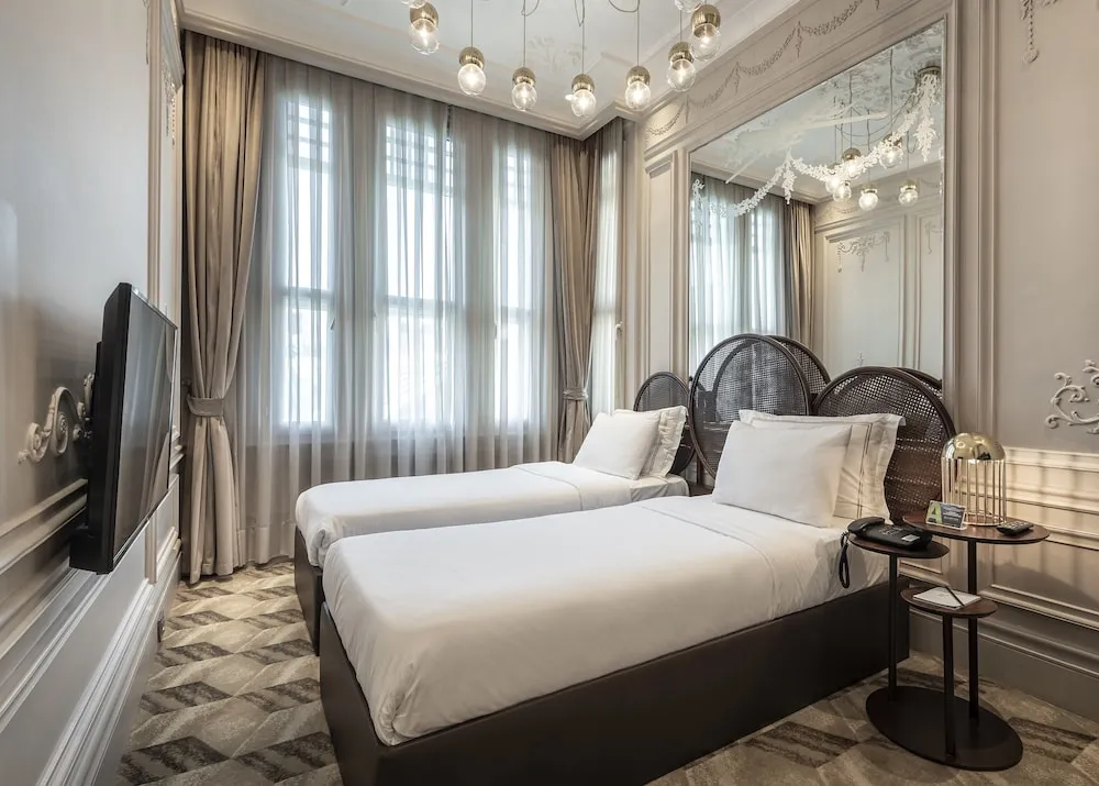Superior City Room