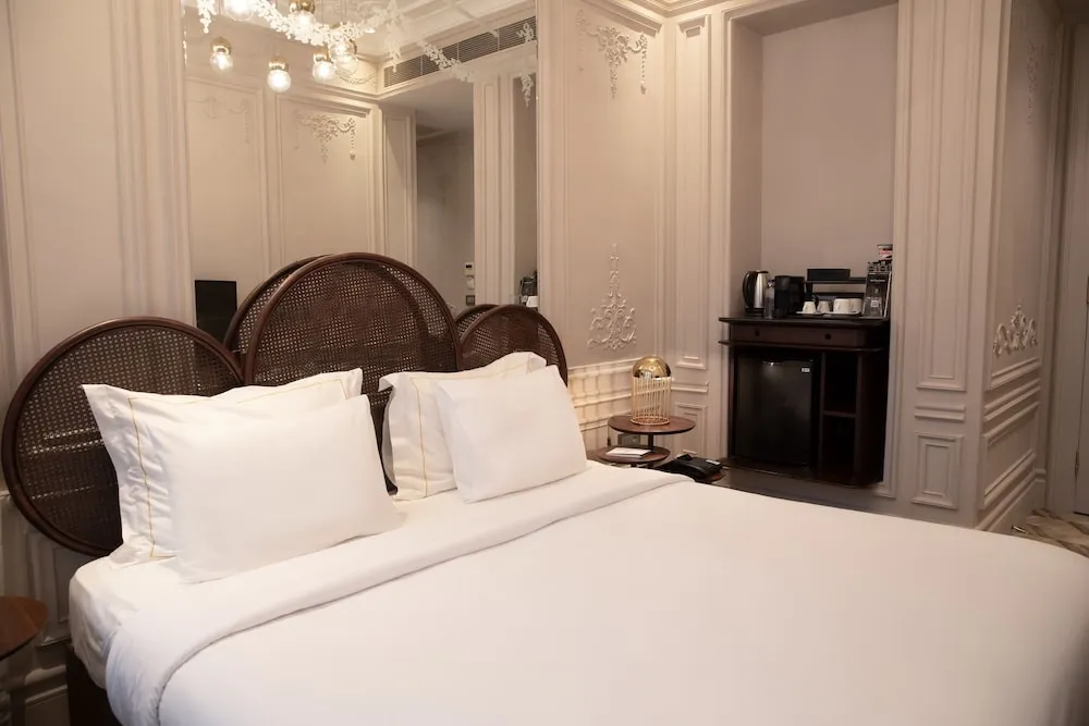 Superior City Room