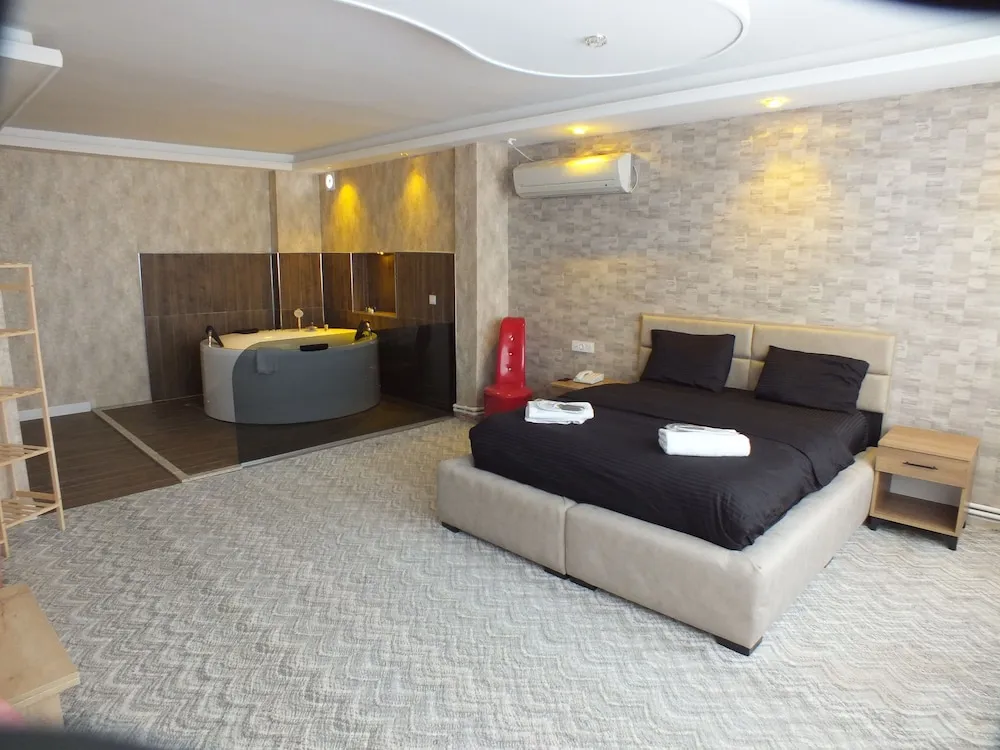 Deluxe Tek Büyük Yataklı Oda