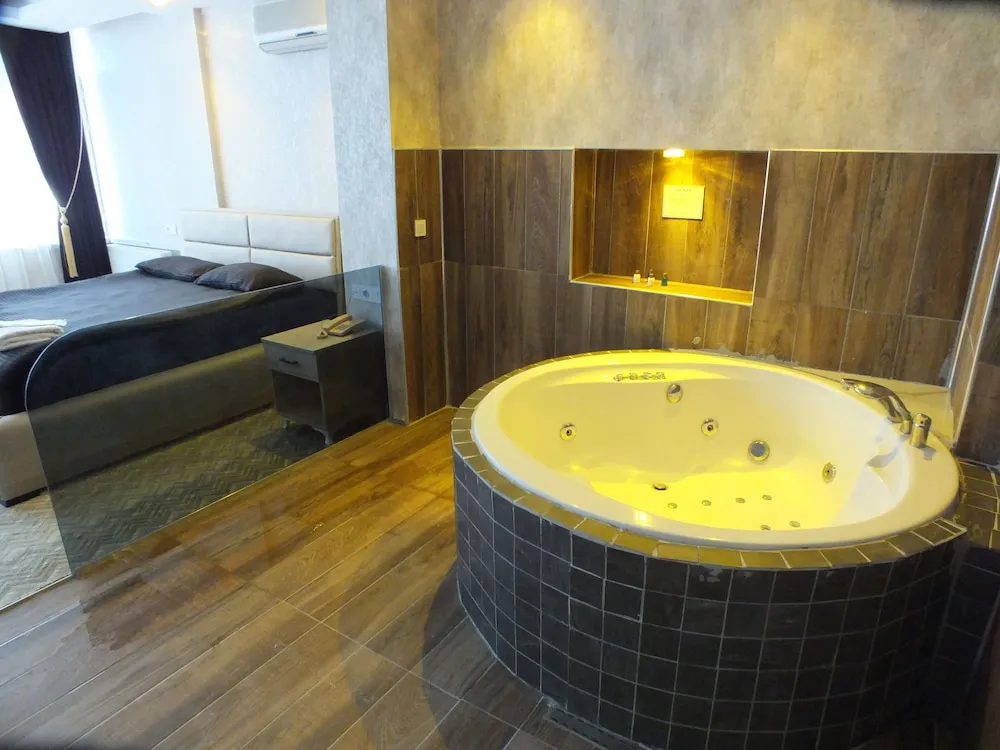 Deluxe Tek Büyük Yataklı Oda