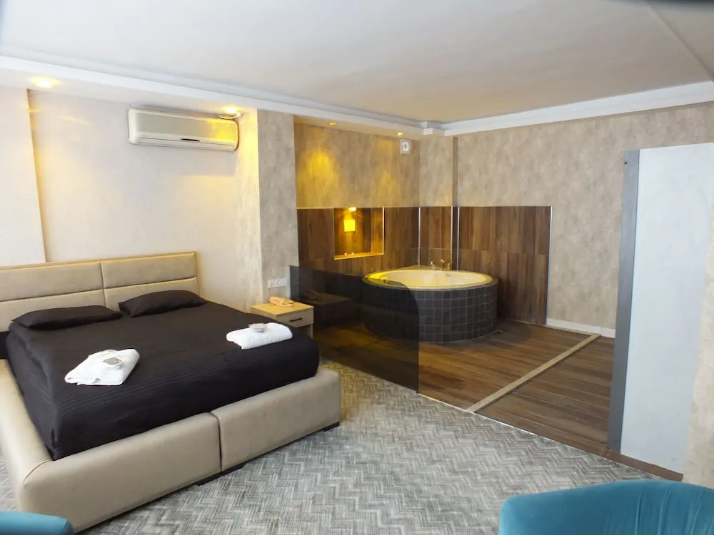 Deluxe Tek Büyük Yataklı Oda