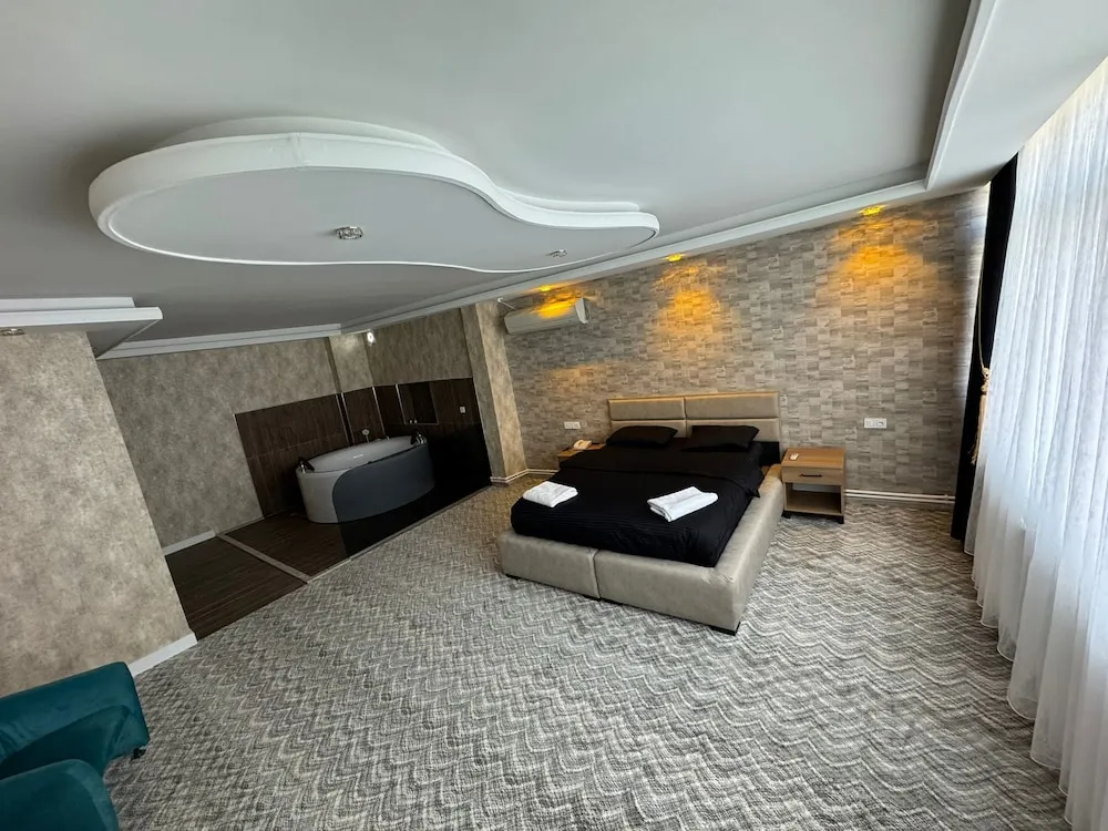 Deluxe Tek Büyük Yataklı Oda