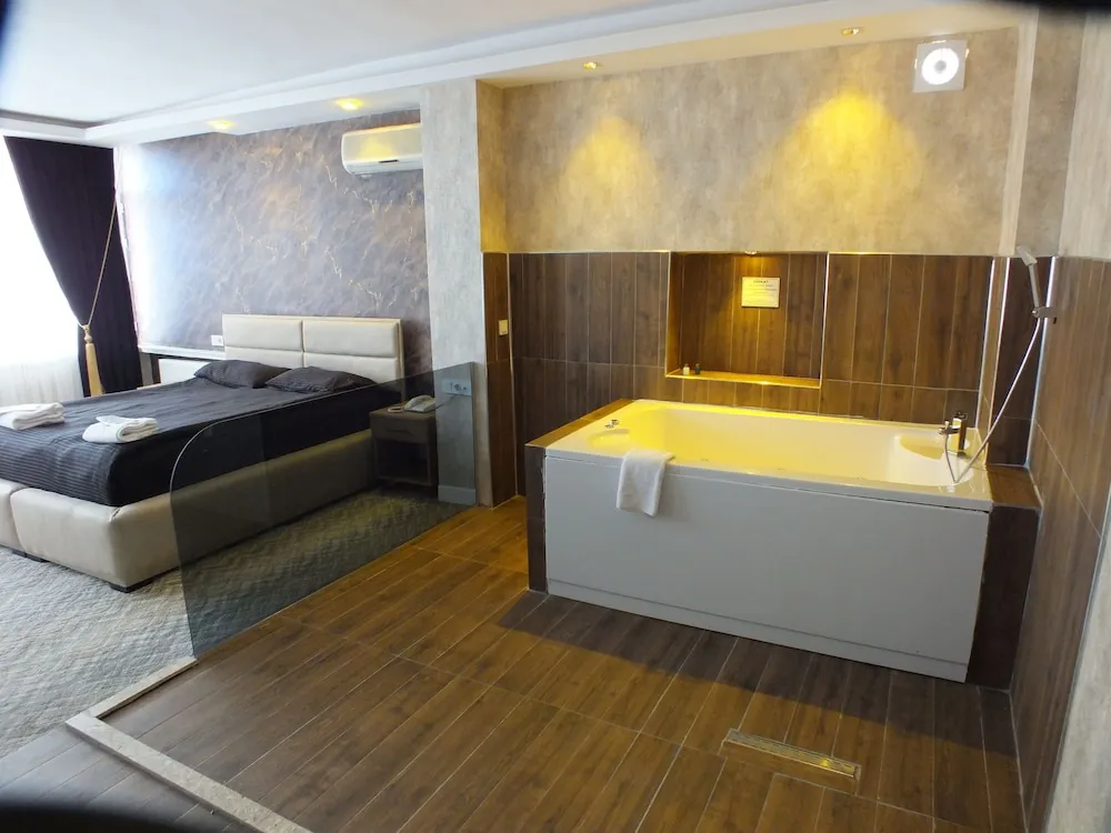Deluxe Tek Büyük Yataklı Oda