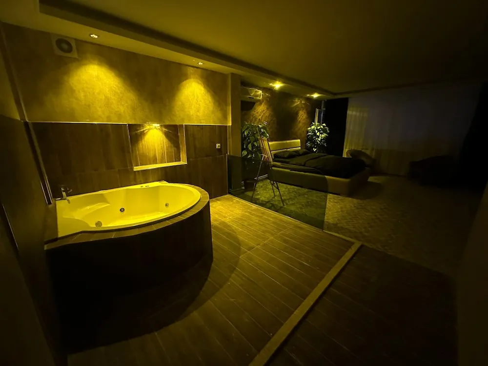 Deluxe Tek Büyük Yataklı Oda