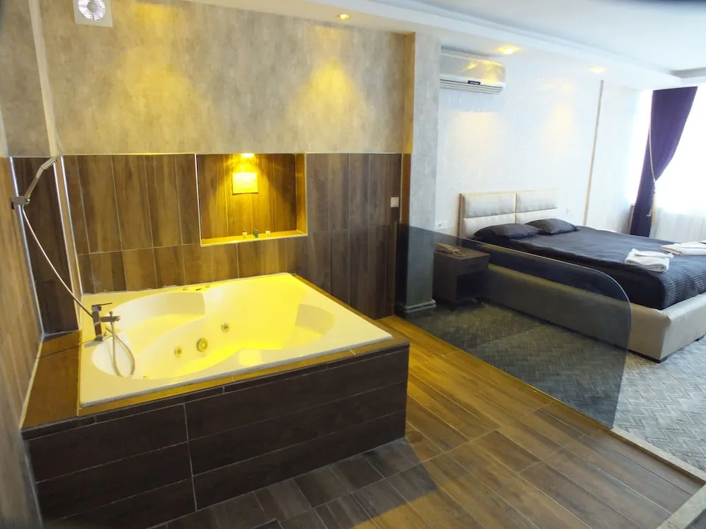 Deluxe Tek Büyük Yataklı Oda
