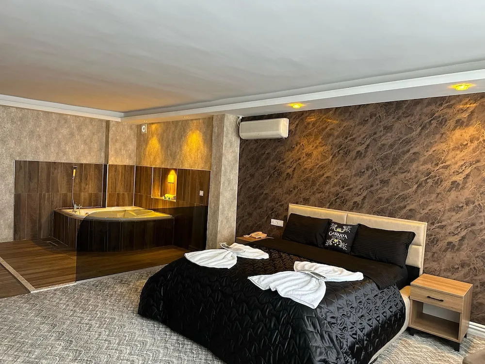 Deluxe Tek Büyük Yataklı Oda