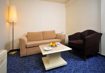 Class Hotel