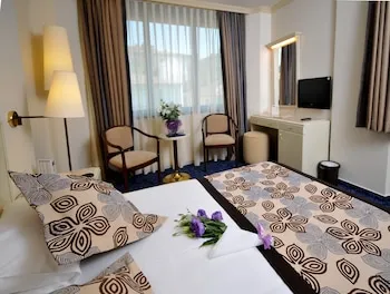 Class Hotel