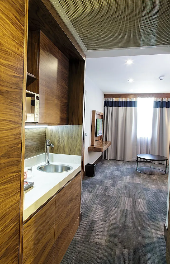 Comfort King Suite