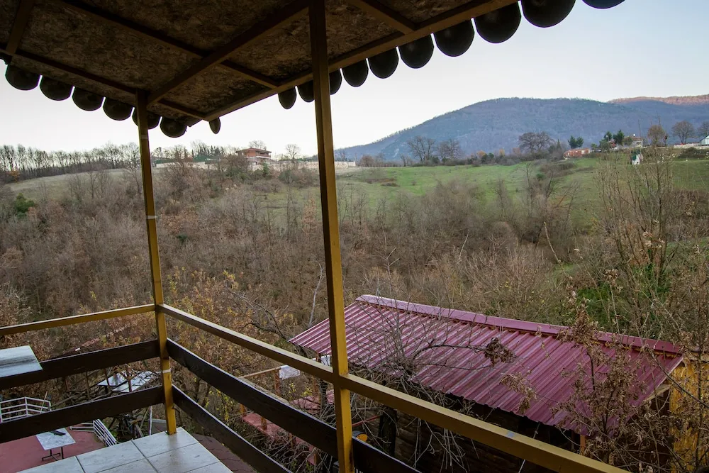 Standard Tek Büyük Yataklı Oda, Balkon, Havuz Manzaralı