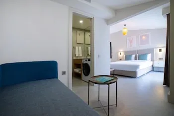Bomo Suites