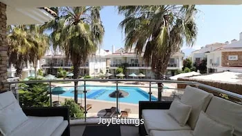 Villa BG12 by JoyLettings