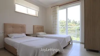 Villa BG12 by JoyLettings