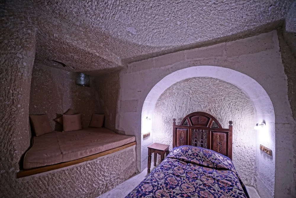 Premium King Cave Suite