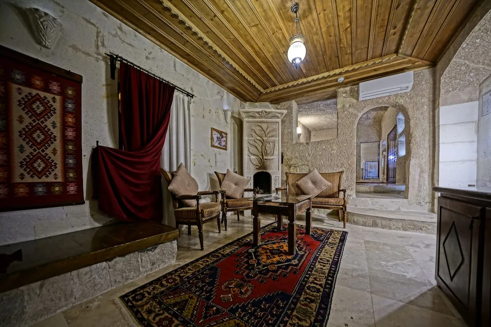 Premium King Cave Suite
