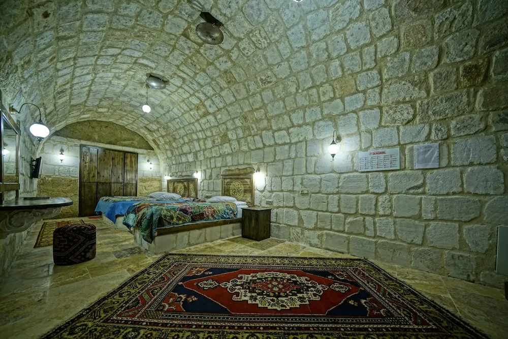 Premium King Cave Suite