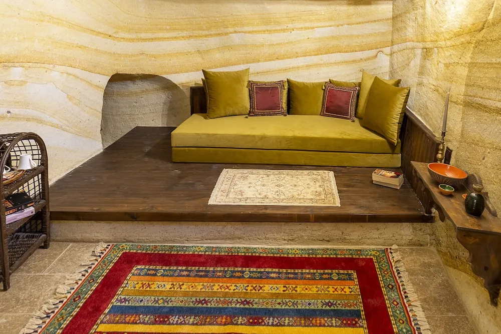 King Cave Suite