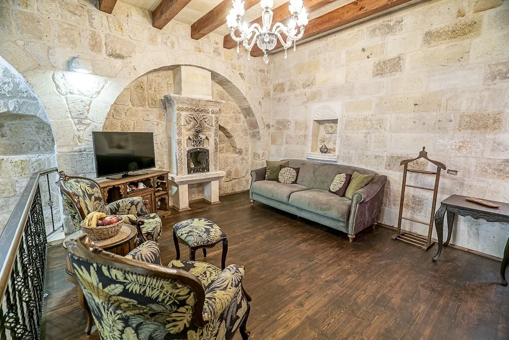 Duplex Cave Suite