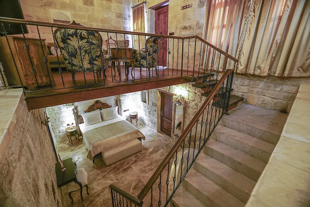 Duplex Cave Suite