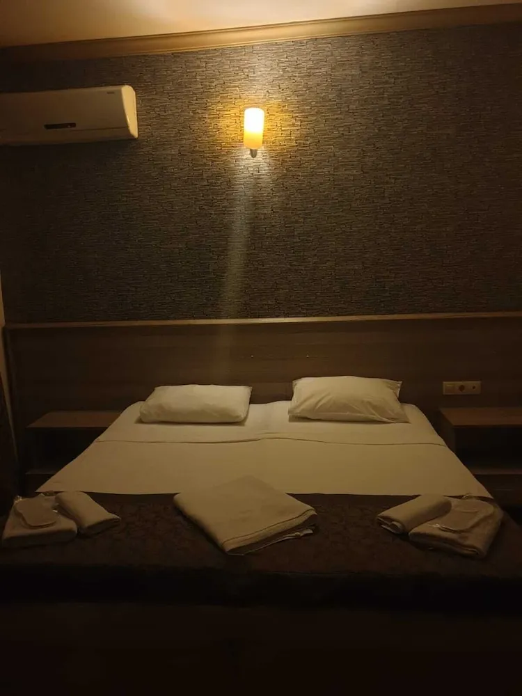 Classic Tek Büyük Yataklı Oda