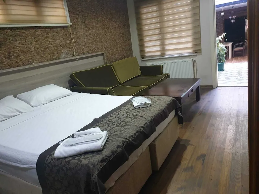 Classic Tek Büyük Yataklı Oda