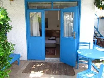 Amazon Antique Hotel