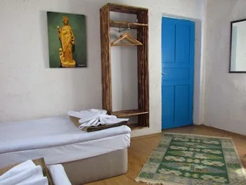 Amazon Antique Hotel