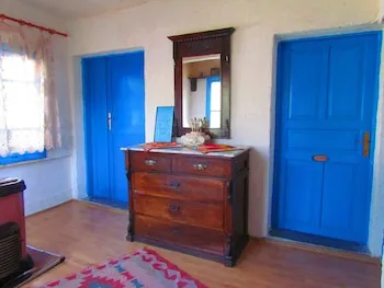 Amazon Antique Hotel