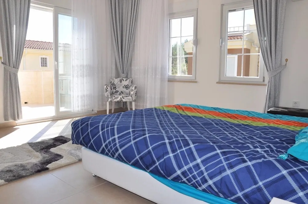 Villa, 4 Yatak Odası, Bahçeli
