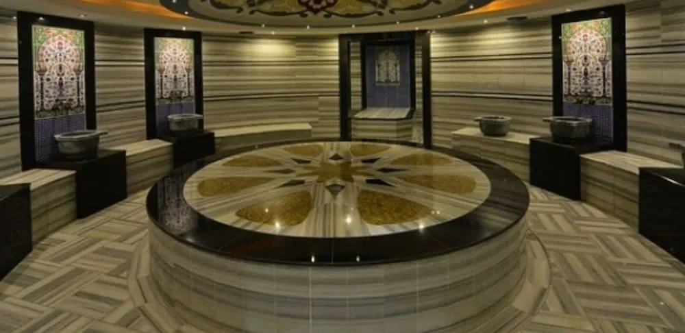 Kapalı spa küveti