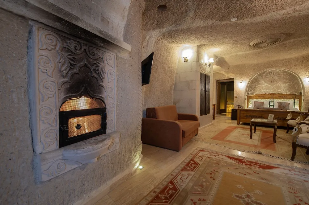 Deluxe Cave Suite