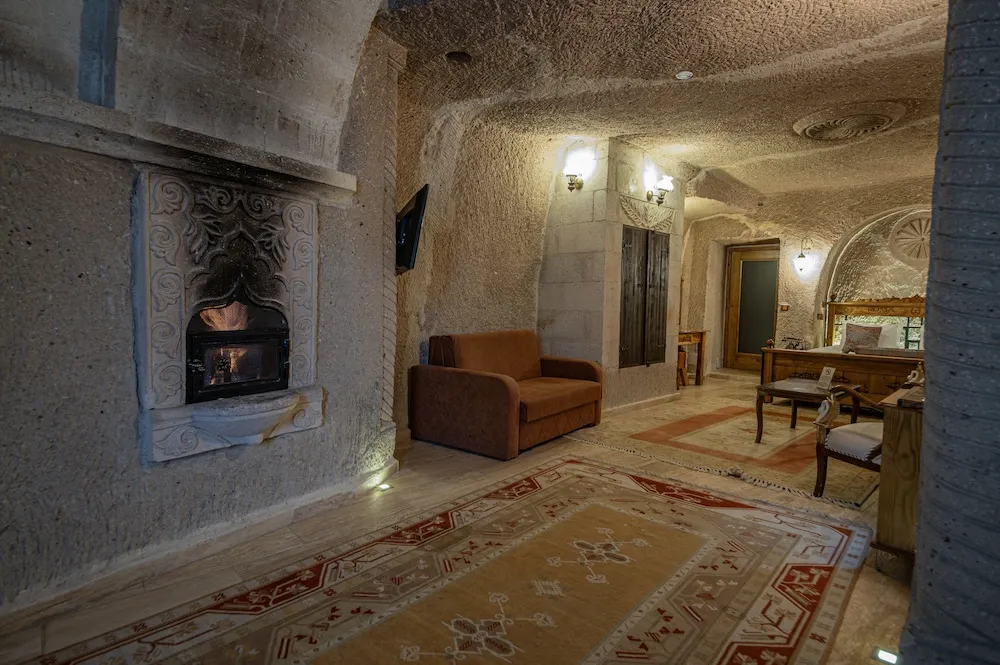 Deluxe Cave Suite