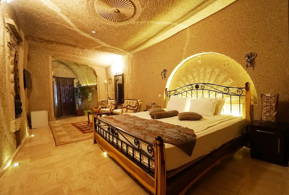 Deluxe Cave Suite