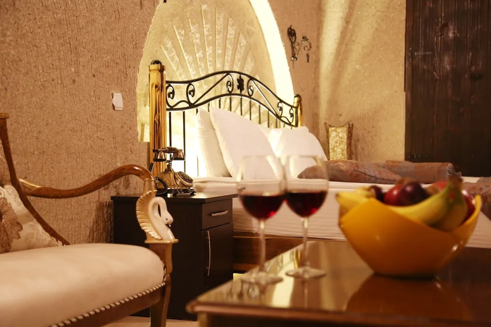 Deluxe Cave Suite