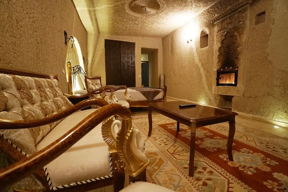 Deluxe Cave Suite