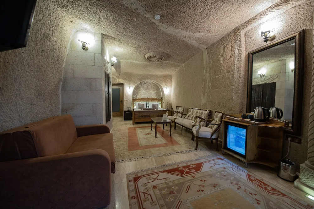 Deluxe Cave Suite