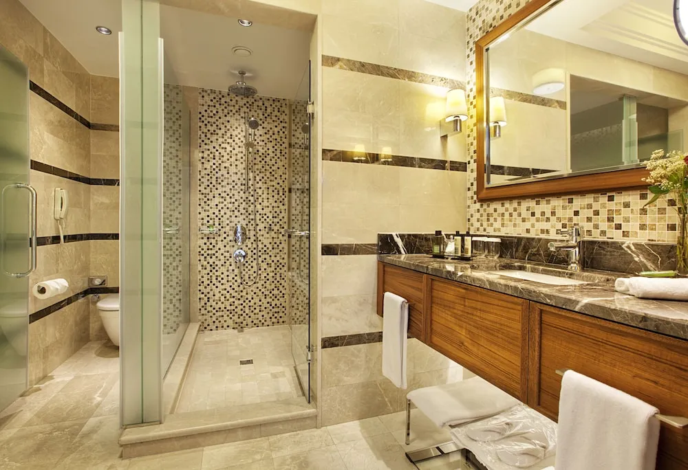 Superior King Room  Land View