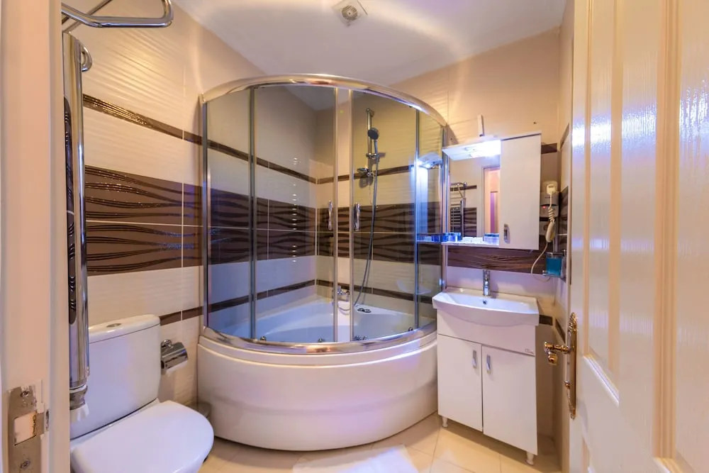 Suite 4 Adults