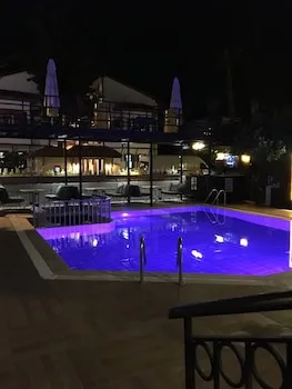 Derin Luxury Hotel