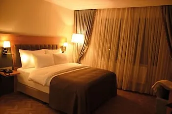 Ak Life Hotel & Suit