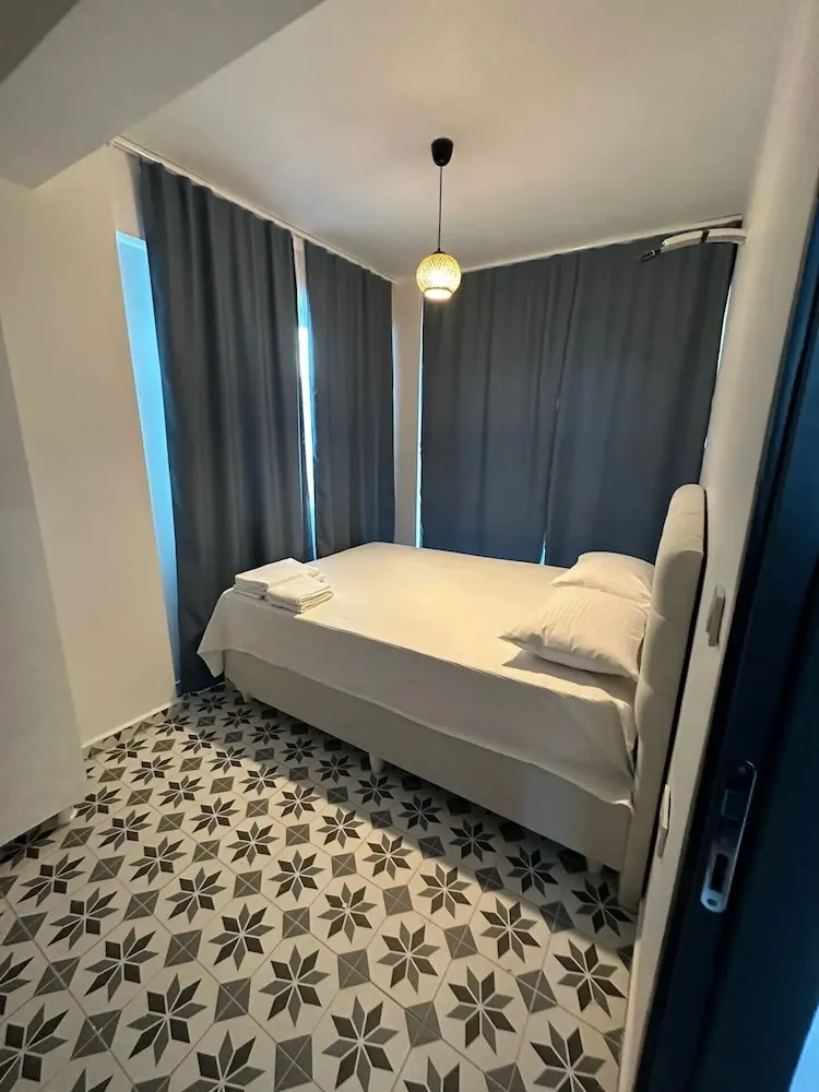 Comfort Tek Büyük Yataklı Oda, Avlu Manzaralı