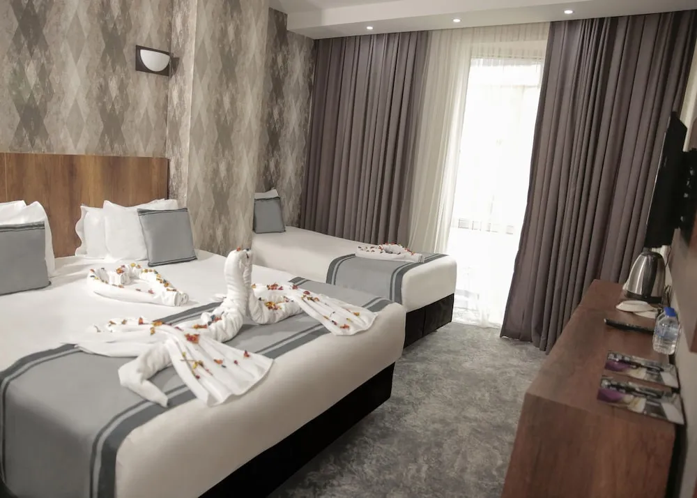 Deluxe Üç Kişilik Oda