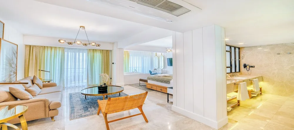 Deluxe King Room with Jacuzzi Sea View