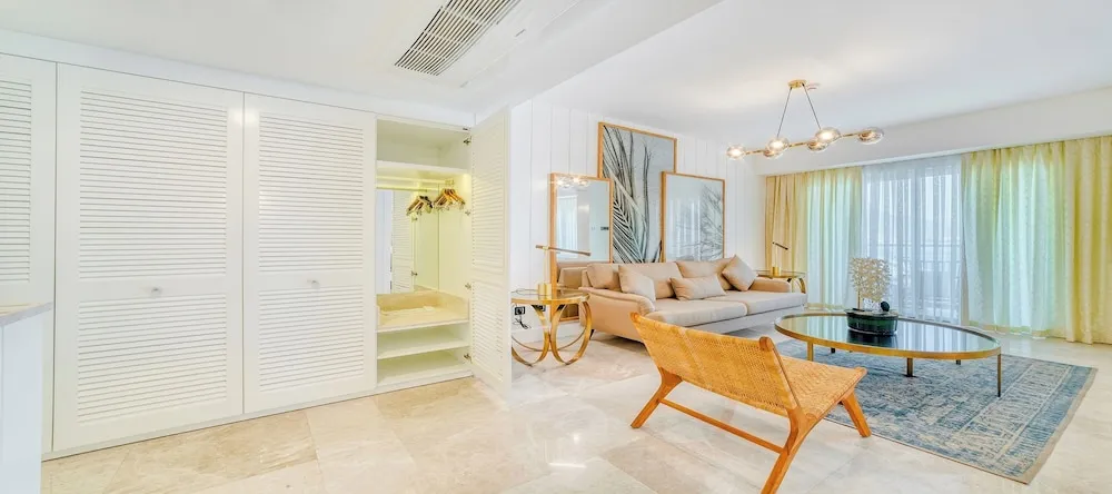 Deluxe King Room with Jacuzzi Sea View