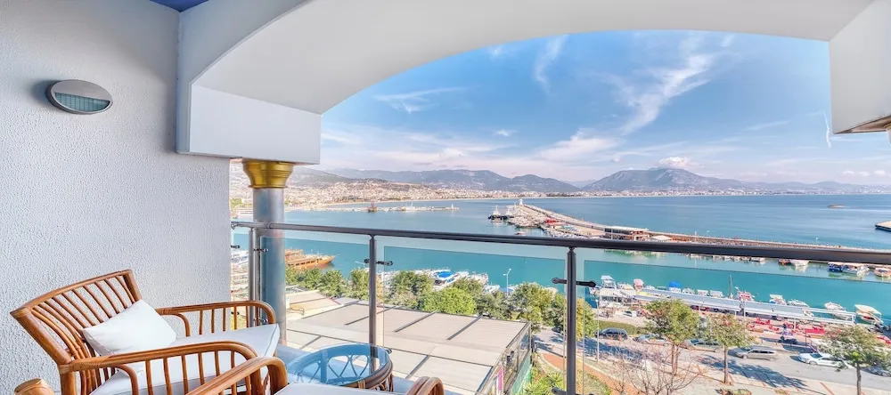 Deluxe King Room with Jacuzzi Sea View